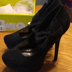 Black Charlotte Russe Viola suede heels